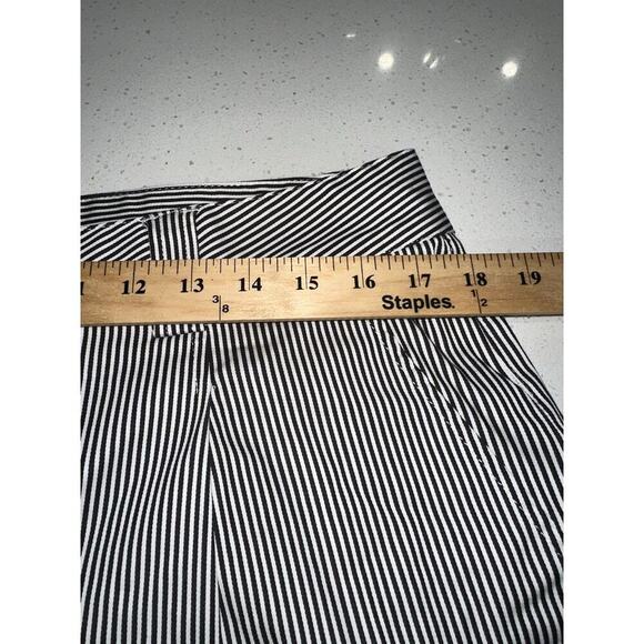 Gibson Latimer Women’s Shorts pinstripes blue white cuffed pockets Sz 12 casual - Picture 7 of 9
